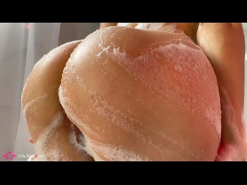 ❤️ Brunetė masturbuoja putytę su vibratoriumi iki intensyvaus orgazmo duše ️ Rusų porno prie porno lt.niceporn.ru ☑